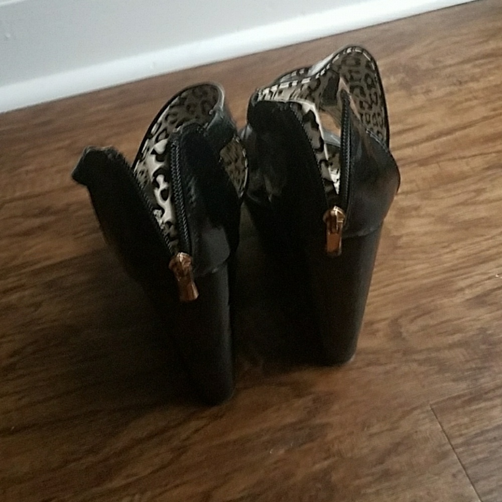 Shoes - Picture 2 of 4